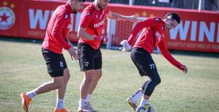 Защитник на ЦСКА играе със счупен пръст