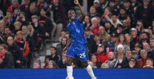 Челси се върна до равен на Олд Трафорд