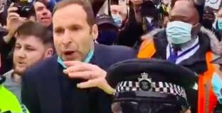 Чех слезе при феновете на Челси, за да ги успокои