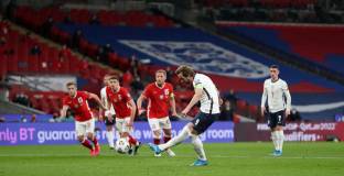 Англия надви Полша без Лева (видео)