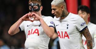 Нотингам Форест - Тотнъм 0:2 