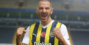 Фенербахче представи Леонардо Бонучи и обяви привличането и на Крунич от Милан