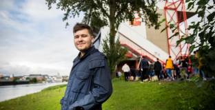 Фен прие исляма заради Салах