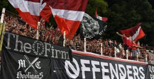 Фенове на ЦСКА нападнаха Стойчо Стоилов, отправиха тежки обвинения