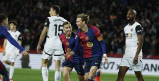 Де Йонг желае да удължи договора си с Барселона