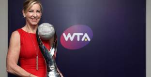 Крис Евърт се излекува от рак