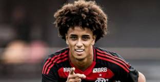 Барса се интересува от нападател на Фламенго