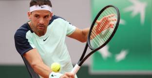   Отложиха мачовете на Димитров и Томова