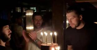 Дончич празнува рождения си ден с  Джокович след победата на Лейкърс