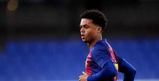 Шейн Клуйверт поднови с Барселона до 2028 година