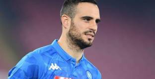 Максимович се съгласи да продължи договора си с Наполи