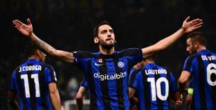 Интер подгони Байерн с победа над Барса (видео)