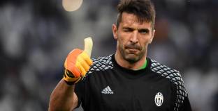 Буфон: Не искам да ставам проблем за Ювентус 