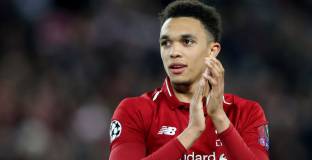 Александър- Арнолд се завърна в строя