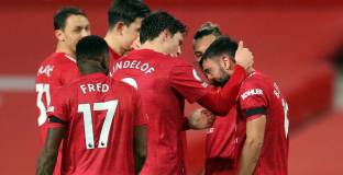 Ман Юнайтед с първа и трудна победа у дома за сезона (видео)