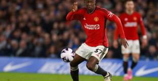 Невил: Ман Юнайтед не бива да продава Майно