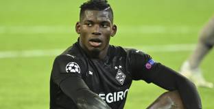 Футболист бяга от полицията през покрива 