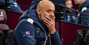 Уест Хем обмисля раздяла със Санто