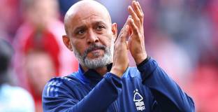 Санто напуска Нотингам Форест 