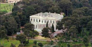 И Франция удари Абрамович 