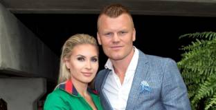 Рийзе и дъщеря му бяха приети в болница след автомобилна катастрофа