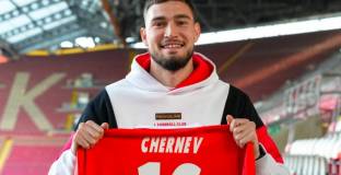 Чернев дебютира за Кайзерслаутерн във Втора Бундеслига, Лукас Петков с гол