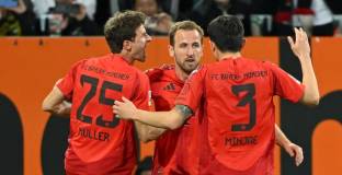 Байерн с обрат срещу Аугсбург 