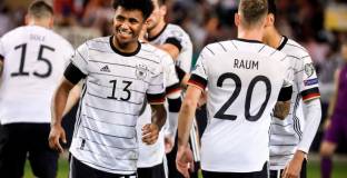 Германия вкара 6 на доскорошния водач в класирането