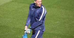 Бивш вратар на ПСЖ преби приятелката си