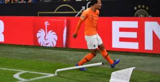 Удивителна история в мача между Германия и Холандия