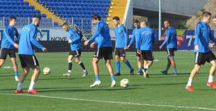 Хубчев привика шестима юноши на Левски ден преди мача с Ботев Пловдив