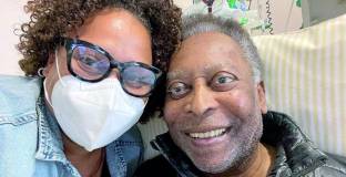 Пеле съобщи, че е хоспитализиран 