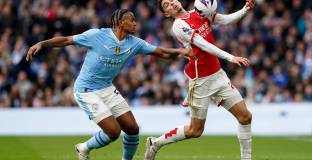 Аканджи е недоволен от съдийството в мача с Арсенал 