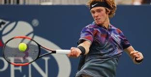 Рубльов стигна до полуфиналите в Доха без да играе