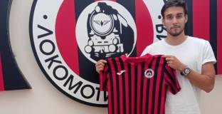 Доскорошен играч на Левски подписа с Локо София