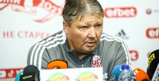 Пенев с победа и загуба срещу историческия съперник на „Герена”