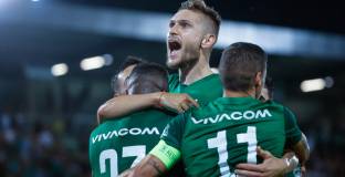 Лудогорец се разделя с Пластун