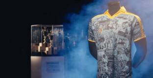 Левски показаха юбилейните фланелки