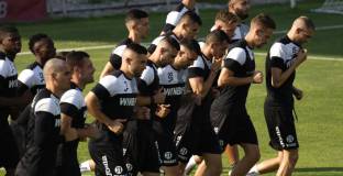 Школата на Локо Пловдив остава без треньори