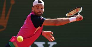 Спряха мача на Гришо