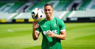 Лудогорец откупва крило