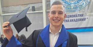 Светльо Вуцов се дипломира