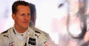 Шумахер се придвижва с инвалидна количка