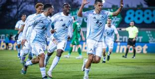 Левски победи Берое с 1:0 и запази аванса си на върха