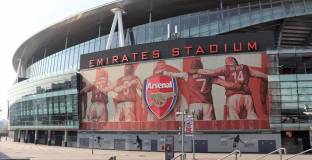 Арсенал ще пребори Астън Вила за да остане начело