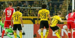 Дортмунд се измъчи, но продължава напред за Купата (видео)