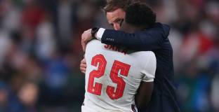 Саутгейт подкрепи Сака