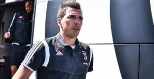 Манджукич и Джан не попаднаха в заявката на Ювентус за ШЛ