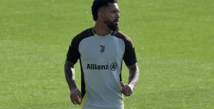 Два клуба от Висшата лига се интересуват от Дъглас Луис.