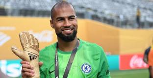 Гари Невил: Челси трябва да смени вратаря си